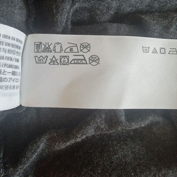 Abercrombie & Fitch Jersey Knit Abstract Top. Size S. - Picture 8 of 8